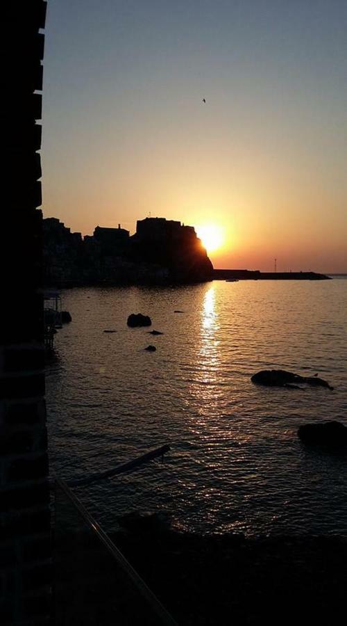 Gabbiano Azzurro Flat Chianalea Apartment Шила Екстериор снимка